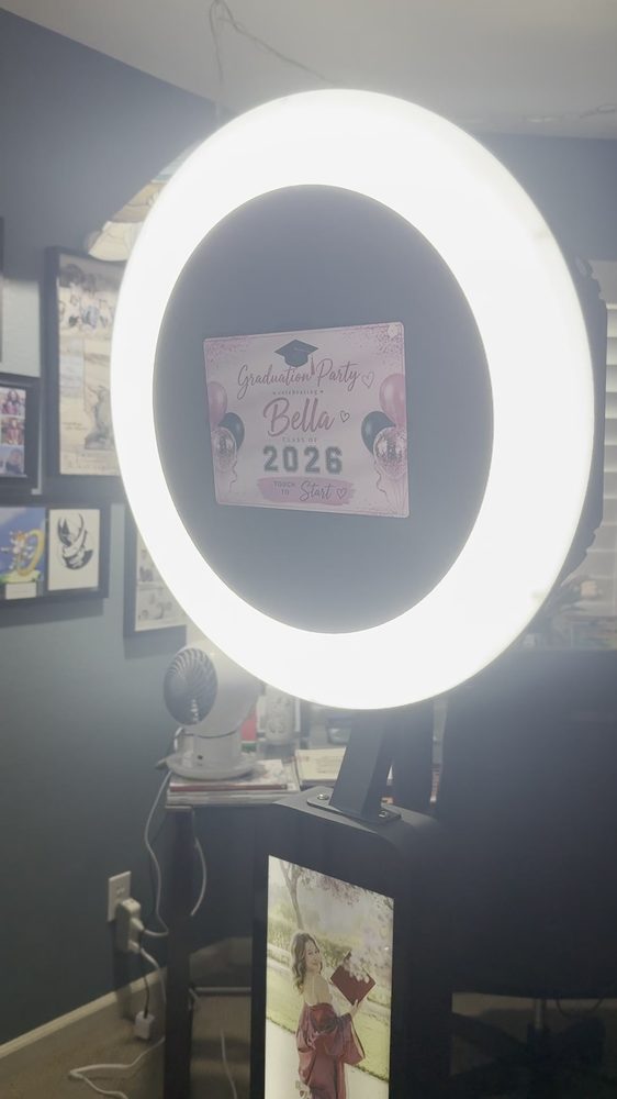 Photo booth with a custom graduation overlay